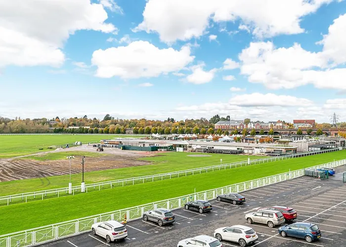 The Popular Chester Racecourse Apartments, Sleeps 4, Free Parking
