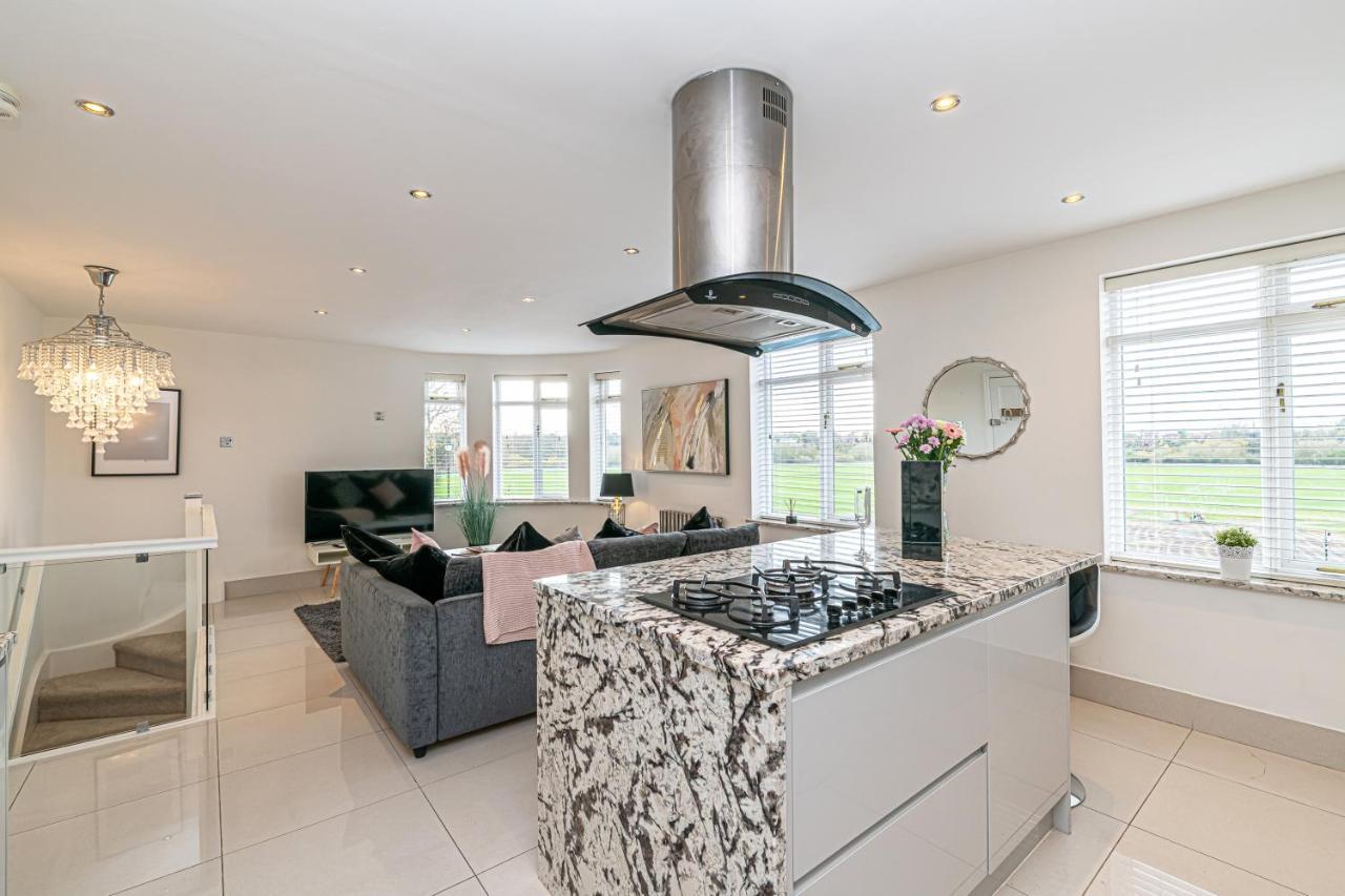 Apartment The Popular Racecourse Apartments, Sleeps 4, Free Parking Chester