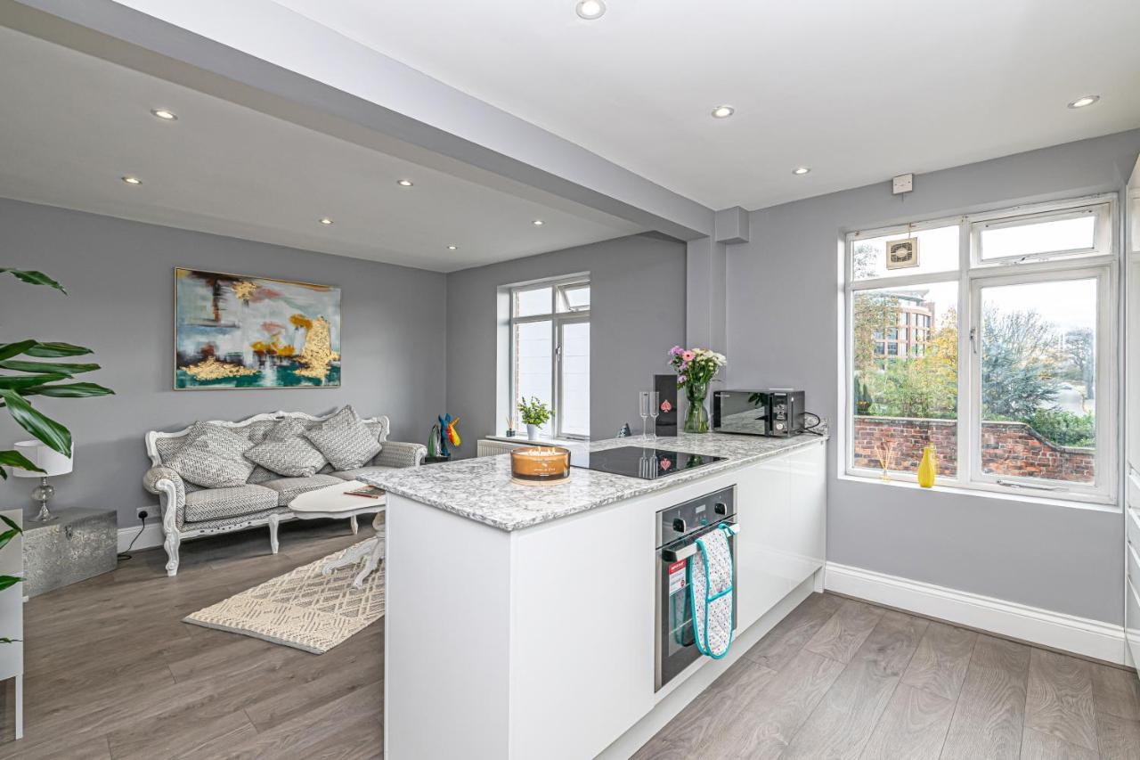The Popular Racecourse Apartments, Sleeps 4, Free Parking *