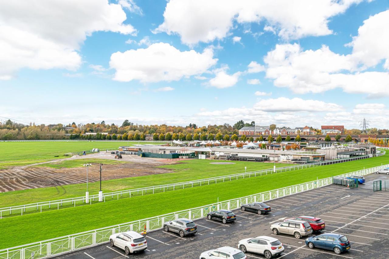 Apartment The Popular Racecourse Apartments, Sleeps 4, Free Parking *