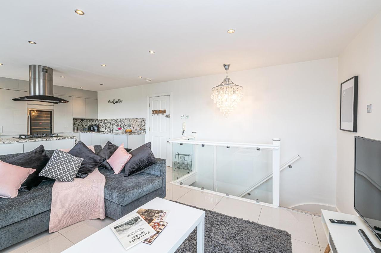The Popular Racecourse Apartments, Sleeps 4, Free Parking