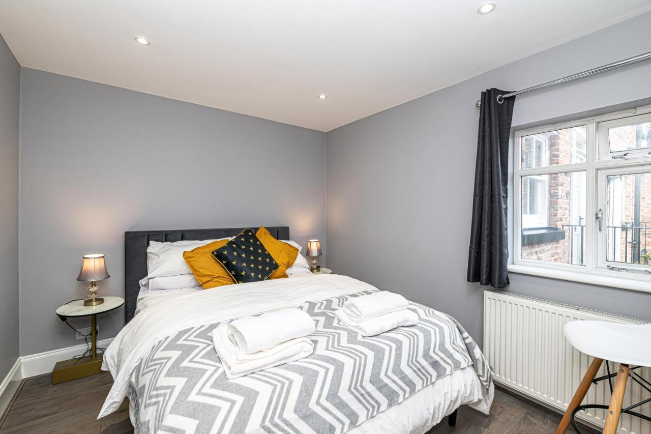 The Popular Racecourse Apartments, Sleeps 4, Free Parking Chester