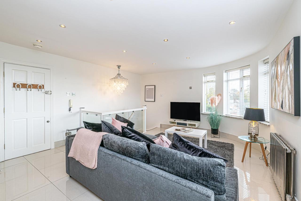 The Popular Racecourse Apartments, Sleeps 4, Free Parking Apartment *