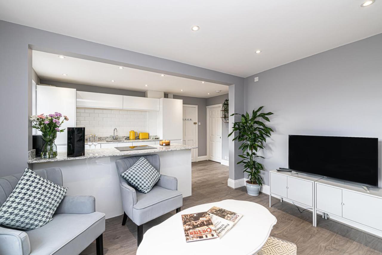 The Popular Racecourse Apartments, Sleeps 4, Free Parking Chester