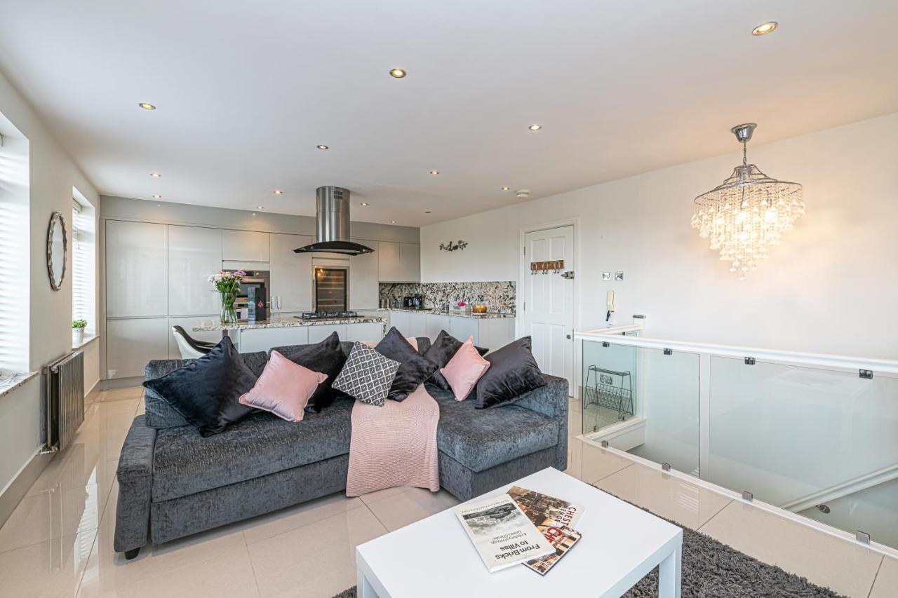 The Popular Racecourse Apartments, Sleeps 4, Free Parking * Chester