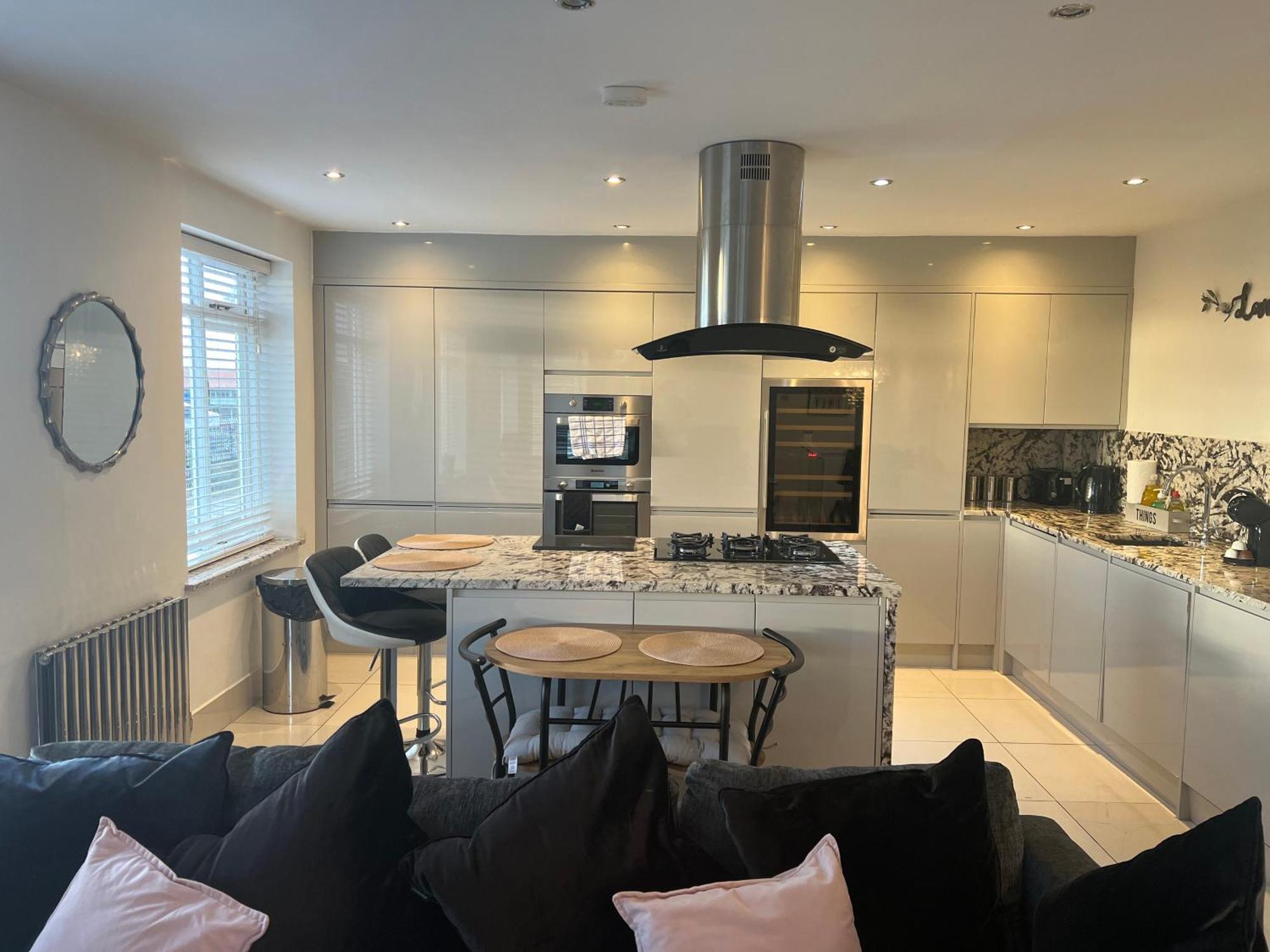 The Popular Racecourse Apartments, Sleeps 4, Free Parking *