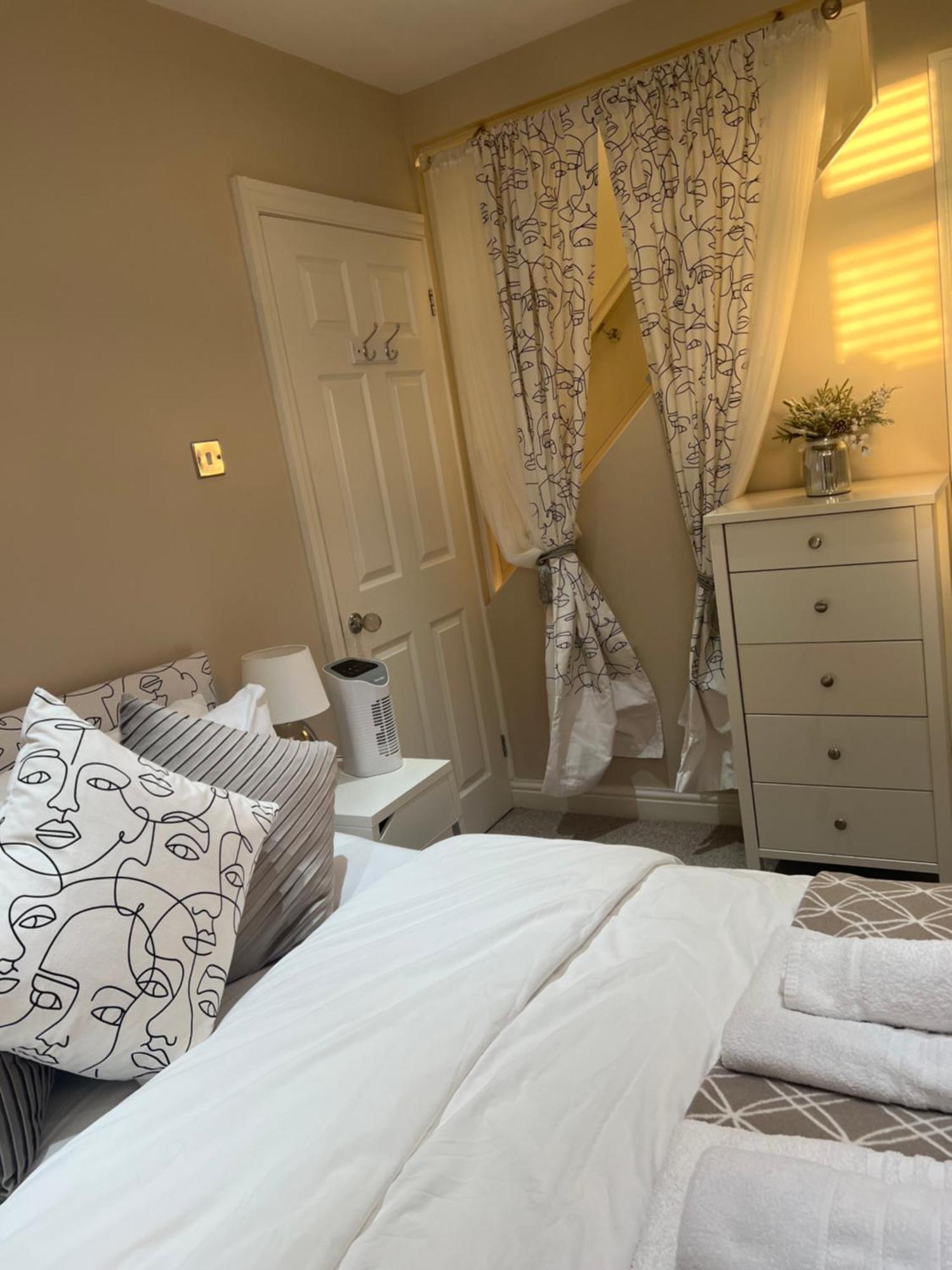 The Popular Racecourse Apartments, Sleeps 4, Free Parking