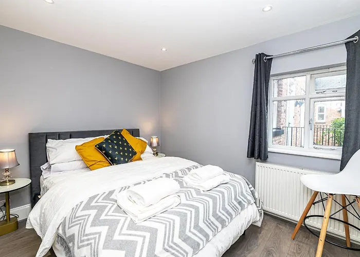 The Popular Chester Racecourse Apartments, Sleeps 4, Free Parking