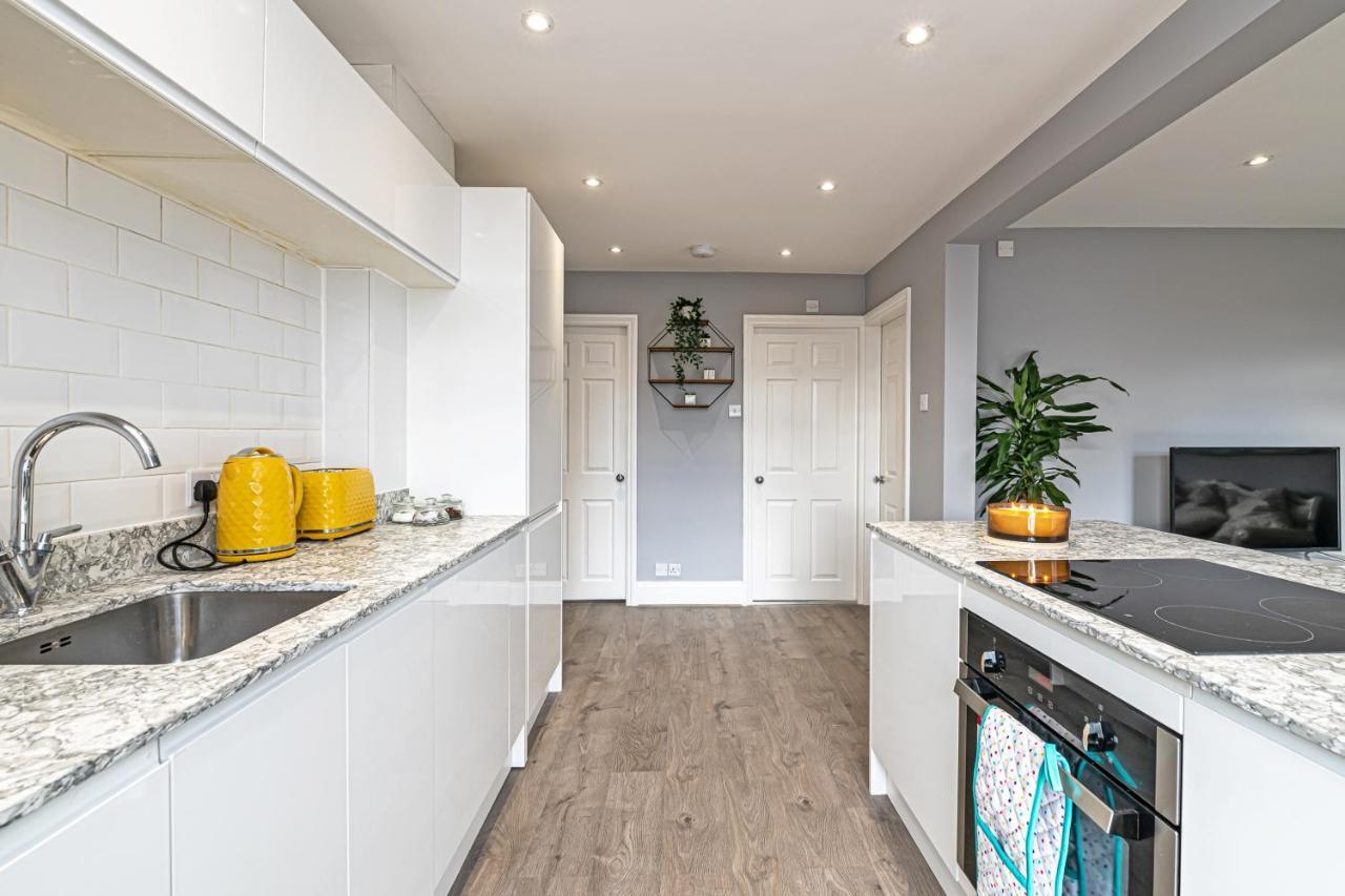 The Popular Racecourse Apartments, Sleeps 4, Free Parking *